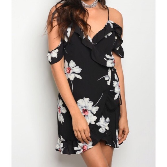 Vella Dresses & Skirts - New black floral cold-shoulder dress